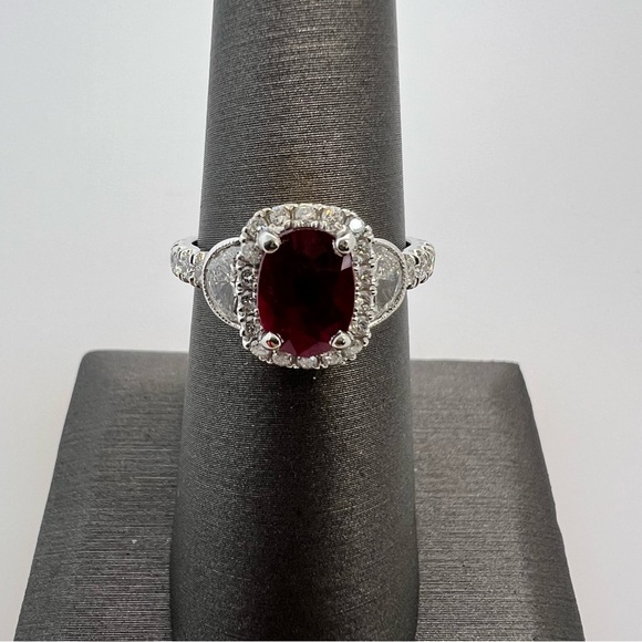 18k White Gold Diamond & Ruby Ring - Picture 8 of 9
